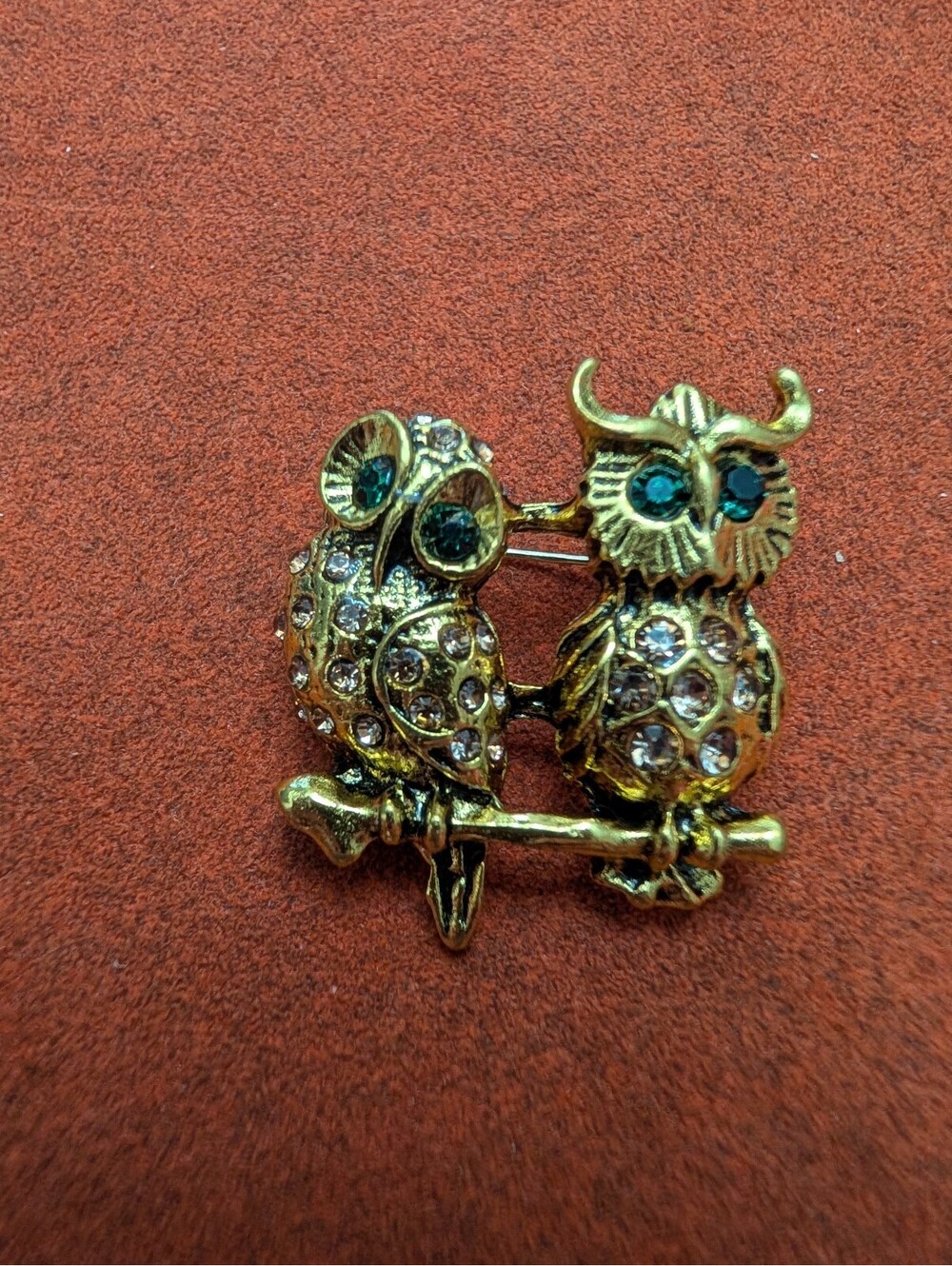 Gold Tone Double Two Owls Green Beaded Eyes Pin Brooch NEW